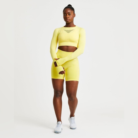 AYBL motion seamless shorts size medium yellow with shaping detail - Picture 3 of 7